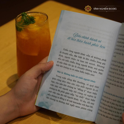 Sách - Sống Với Hiện Tại - Chân Như Pháp - Vĩnh Nghiêm Books