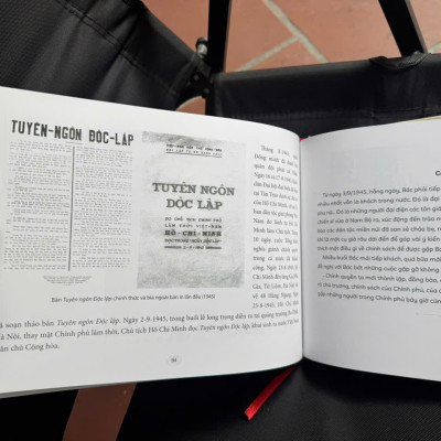 (Sách ảnh, bìa cứng) CHỦ TỊCH HỒ CHÍ MINH - HÀNH TRÌNH ĐẾN THẮNG LỢI - Đỗ Hoàng Linh - Huy Hoàng Bookstore