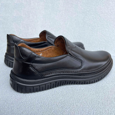 Giày Nam Da Bò Mũi Tròn Trường Hải Màu Đen GT305