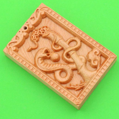 Mặt gỗ ngọc am - 12 con giáp - khắc hình tuổi Tỵ