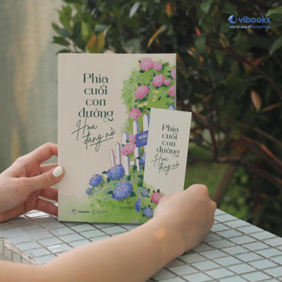 Sách - Phía Cuối Con Đường, Hoa Đang Nở - AZ Việt Nam