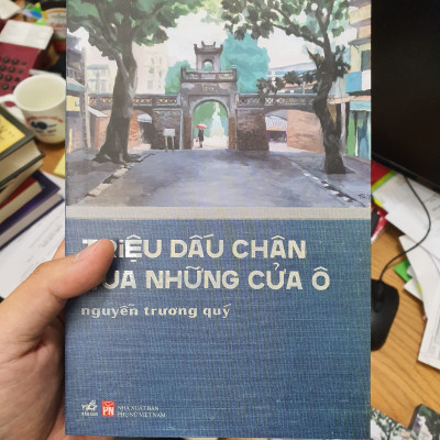 Combo 2 Cuốn Khám Phá Đường Phố Hà Nội: Triệu Dấu Chân Qua Những Cửa Ô + Hà Nội Băm Sáu Phố Phường (Sách Nhã Nam)