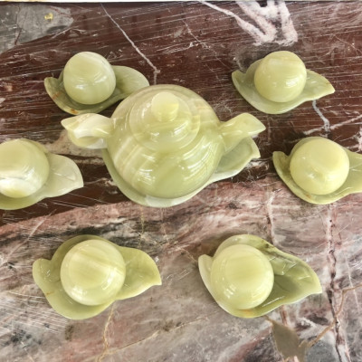 Bộ ấm trà với dĩa hình chiếc lá đá ngọc Onyx