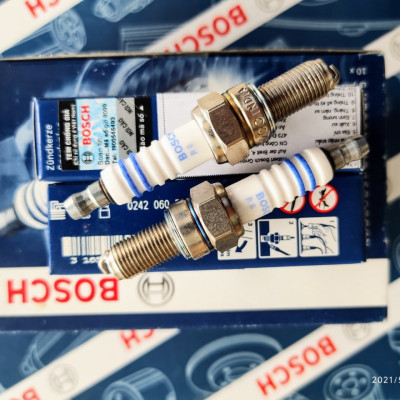 Bugi Xe Máy Chân Dài Honda Vario, Air Blade, Vision, Lead, PCX, Yahama. Grande, NVX, Nouvo, Piagio - Bosch UR2CC