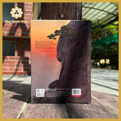 Sách - Theo Dấu Chân Phật - Tỳ Khưu Chơn Tín - Vĩnh Nghiêm Books