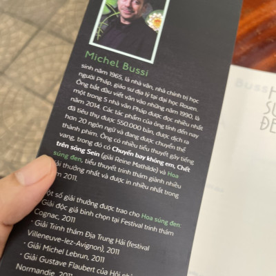 (Combo 2 cuốn) HOA SÚNG ĐEN - MÃ 612: AI ĐÃ GIẾT HOÀNG TỬ BÉ - Michel Bussi - Nhã Nam (bìa mềm)