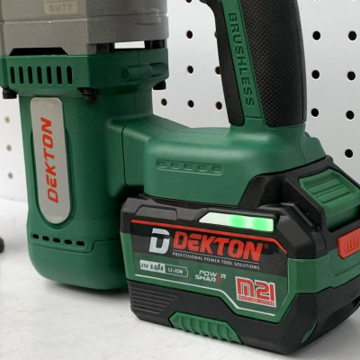 COMBO Máy đục bê tông dùng pin 21V DEKTON M21-RH2702BL KÈM PIN M21-B6A8C VÀ SẠC M21-S25A TẶNG Đèn cầm tay Dekton M21-D360LM - KM_T8 -HÀNG CHÍNH HÃNG