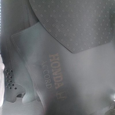 Thảm da Taplo vân Carbon Cao cấp dành cho xe Honda Civic-2019-2020 có khắc chữ Honda Civic và cắt bằng máy lazer