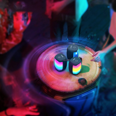 Loa di động thể thao bluetooth chống nước chuẩn IPx6 hiệu WIWU Thunder P40 MINI trang bị đèn LED đổi màu, công nghệ Bluetooth 5.0, Nghe đài radio FM, thẻ SD, có jack âm thanh AUX 3.5mm, thời gian nghe nhạc lên đến 6h - hàng nhập khẩu