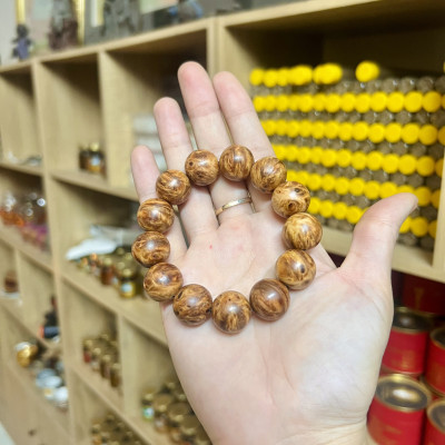 Vòng gỗ Nu huyết long - nu hoa - Size 18li loại VIP - nhiều tinh dầu, hút tài vận