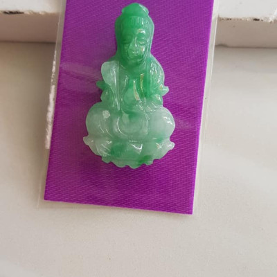 Mặt dây chuyền Phật Quan Âm Ngồi tay cầm bình nước cam lộ đá ngọc cẩm thạch tự nhiên đẹp Nữ size nhỏ Cao 36mm x N 20mm x S5mm Màu xanh ngọc trắng lý nhẹ nhàng đều bóng các Chị bọc vàng đeo đẹp ạ