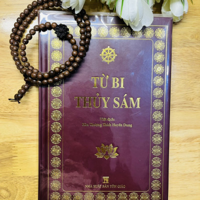 Kinh Từ Bi Thủy Sám Pháp ( Bìa cứng ép kim, bản đẹp giấy chống mõi mắt , khổ 24x16 - tặng bao sách)