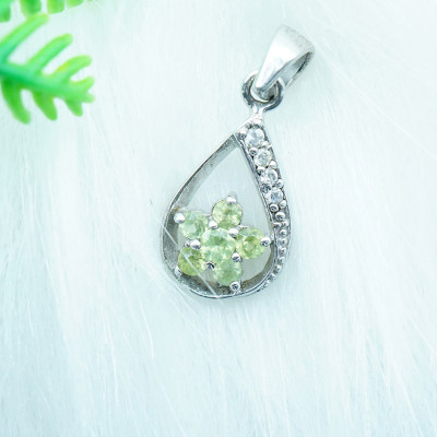 Mặt Dây Chuyền Đá Peridot Xanh Lá Tự Nhiên Kiểu Hoa