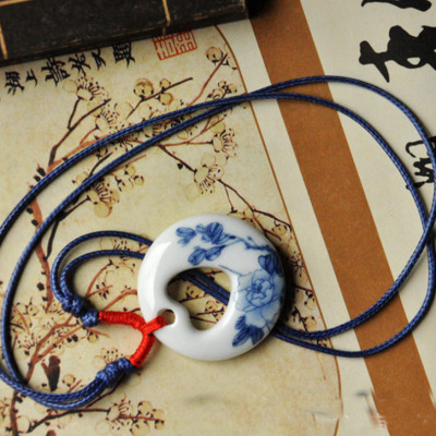 Vòng cổ mặt gốm vẽ hoa thủy mặc VGOM59