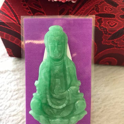 MẶT DÂY CHUYỀN PHẬT QUAN ÂM ĐEO CHUỖI DÀI NGỒI ĐÀI SEN  CHẤT LIỆU ĐÁ CẨM THẠCH XANH LÝ TỰ NHIÊN ĐẸP  Size Cao 58mm x Ngang 33mm x Dầy 6mm