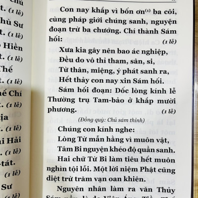 Kinh Từ Bi Thủy Sám Pháp ( Bìa cứng ép kim, bản đẹp giấy chống mõi mắt , khổ 24x16 - tặng bao sách)