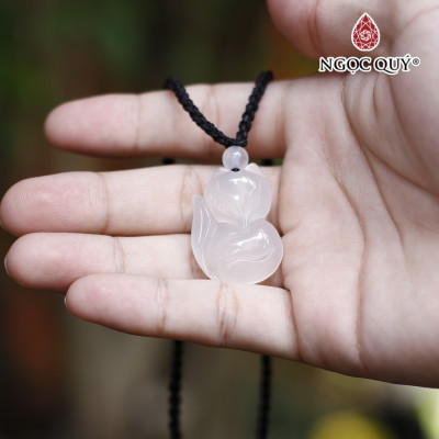 Mặt dây chuyền hồ ly đá mã não trắng 3x2.2cm mệnh thủy, kim - Ngọc Quý Gemstones