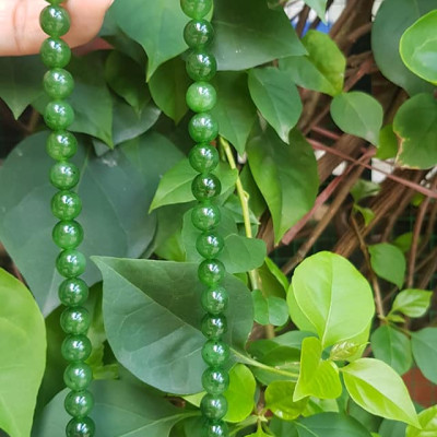 Chuỗi đeo Cổ Đá Ngọc Phật tự nhiên đẹp hay ngọc bích  Size hạt 8mm Màu xanh ngọc bích bóng đẹp món quà tặng ý nghĩa cho mình và người thân đeo đẹp xanh nhẹ nhàng mát xanh tươi ạ