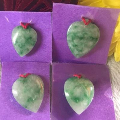 MẶT DÂY CHUYỀN TRÁI TIM BÔNG TRẮNG XANH LÁ BÓNG ĐẸP  SIZE DÀI 27MMX NGANG 22MM X SÂU 6MM CHẤT LIỆU ĐÁ CẨM THẠCH TỰ NHIÊN 