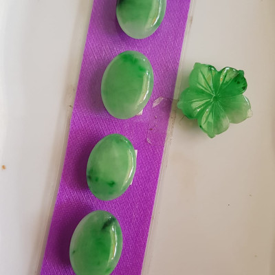 BỘ COMBO TRANG SỨC GỒM LẮC TAY OVAL VÀ MẶT DÂY CHUYỀN BÔNG HOA MAI  CHẤT LIỆU Đá CẨM THẠCH TỰ NHIÊN  MÀU XANH NGỌC BÓNG NỮ BỌC VÀNG ĐEO ĐẸP Ạ