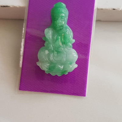 Mặt dây chuyền Phật Quan Âm Ngồi tay cầm bình nước cam lộ đá ngọc cẩm thạch tự nhiên đẹp Nữ size nhỏ Cao 36mm x N 20mm x S5mm Màu xanh ngọc trắng lý nhẹ nhàng đều bóng các Chị bọc vàng đeo đẹp ạ