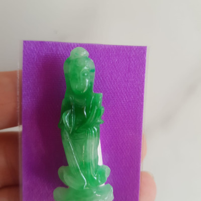 MẶT DÂY CHUYỀN PHẬT MẸ QUAN ÂM ĐỨNG MỚI ĐÁ CẨM THẠCH TỰ NHIÊN  MÀU XANH NGỌC TRẮNG ĐỀU BÓNG BỌC VÀNG ĐEO ĐẸP  Cao 43mmx15mmx4mm Ạ