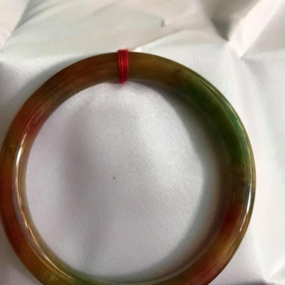  VÒNG TAY TỨ QUÝ NI 57 CHẤT LIỆU ĐÁ MÃ NÃO TỨ QUÝ ĐỦ MÀU ĐẸP NỮ TÁT CẢ CÁC MỆNH TỪ 55 KG ĐẾN 68 KG ĐEO