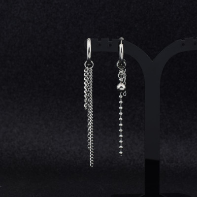 Đôi bông tai thiết kế không đối xứng phong cách thời trang ấn tượng