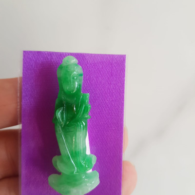 MẶT DÂY CHUYỀN PHẬT MẸ QUAN ÂM ĐỨNG MỚI ĐÁ CẨM THẠCH TỰ NHIÊN  MÀU XANH NGỌC TRẮNG ĐỀU BÓNG BỌC VÀNG ĐEO ĐẸP  Cao 43mmx15mmx4mm Ạ