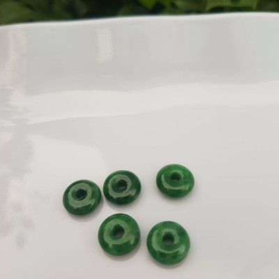 Bộ 5 đồng tiền đá cẩm thạch tự nhiên xanh ngọc đậm đều đẹp Nữ Phối vòng tay,mặt dây chuyền vàng đeo cực kỳ xinh xắn ạ Size hạt 9mm x dầy 3,8mm x lỗ ở giữa đk 2mm mệnh Thủy Mộc Hỏa ạ