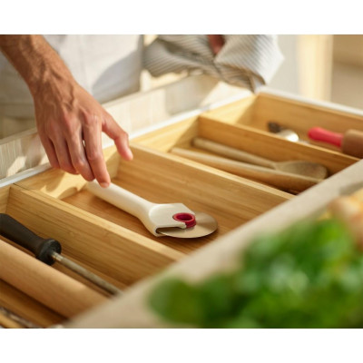 Dụng cụ cắt bánh Pizza lưỡi dao inox 304 cao cấp Joseph Joseph - 009927