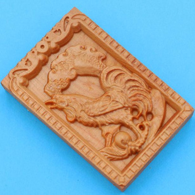 Mặt gỗ hoàng đàn - 12 con giáp - khắc hình tuổi Dậu MGCG2