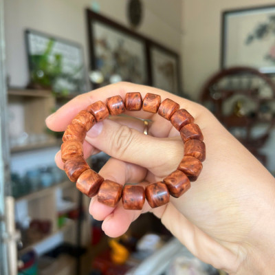 Vòng gỗ nu huyết Long kiểu dáng trúc nhộng size 10li - đậm dầu - thơm tự nhiên vĩnh viễn