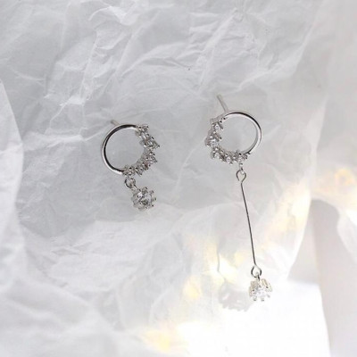 Bông tai đá bất đối xứng