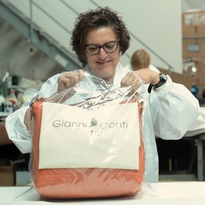 Ví nam cầm tay Gianni Conti Italy 2212BLA - Đen 