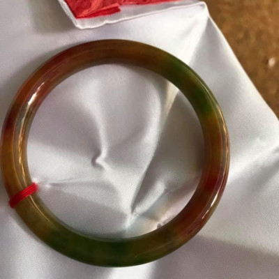  VÒNG TAY TỨ QUÝ NI 57 CHẤT LIỆU ĐÁ MÃ NÃO TỨ QUÝ ĐỦ MÀU ĐẸP NỮ TÁT CẢ CÁC MỆNH TỪ 55 KG ĐẾN 68 KG ĐEO