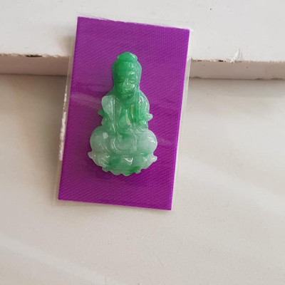 Mặt dây chuyền Phật Quan Âm Ngồi tay cầm bình nước cam lộ đá ngọc cẩm thạch tự nhiên đẹp Nữ size nhỏ Cao 36mm x N 20mm x S5mm Màu xanh ngọc trắng lý nhẹ nhàng đều bóng các Chị bọc vàng đeo đẹp ạ