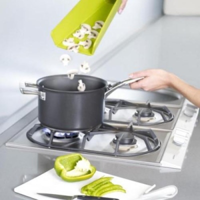 Thớt Joseph Joseph - đỏ (plus) - JJ094497, được thiết kế sáng tạo để sử dụng, cho phép bạn cắt, chuẩn bị thức ăn tiện dụng