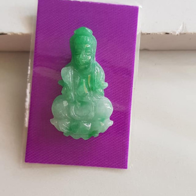 Mặt dây chuyền Phật Quan Âm Ngồi tay cầm bình nước cam lộ đá ngọc cẩm thạch tự nhiên đẹp Nữ size nhỏ Cao 36mm x N 20mm x S5mm Màu xanh ngọc trắng lý nhẹ nhàng đều bóng các Chị bọc vàng đeo đẹp ạ