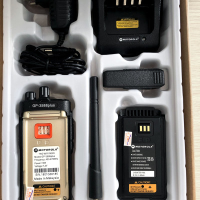 Bộ đàm Motorola GP3588 Plus phiên bản mới kèm tai nghe bộ đàm Motorola | Bộ đàm công suất lớn, khoảng các liên lạc xa lên tới 4km, sử dụng công nghệ X-pand lọc tạp âm bên ngoài, đàm thoại liên tục lên tới 16 giờ – Hàng nhập khẩu