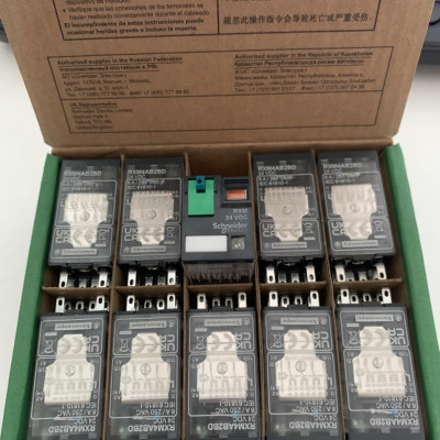 Rơ le RXM4AB2BD Schneider, coil 24Vdc, 14 chân, có LED, có phím test | Hàng Chính hãng |