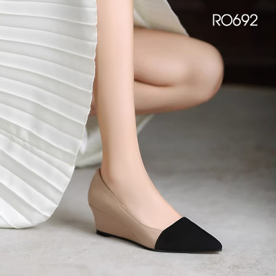 Giày nữ đế xuồng, mũi nhọn, phối màu ROSATA RO692 - 4p - Be - BKSTORE