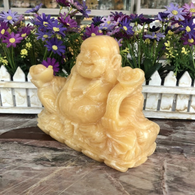 Tượng Phật Di Lặc ngồi cầm thỏi vàng và gậy như ý phong thủy đá ngọc hoàng long - Dài 20 cm