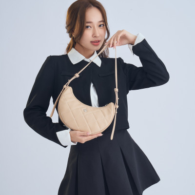 Túi Yuumy ( Thời trang dáng bán nguyệt họa tiết quả trám size 21 - Túi đeo vai da Seasand YN240 )