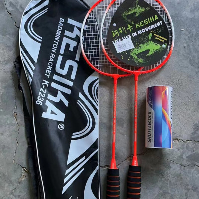 Set  2  cây vợt cầu lông chơi thể thao , hợp kim nhôm , kèm túi đựng ,  tặng 3 quả cầu ,tay cầm được làm bằng gỗ , lót ngoài đệm mút  chắc tay  ,giúp cầm nắm vợt được chắc chắn , dễ dàng