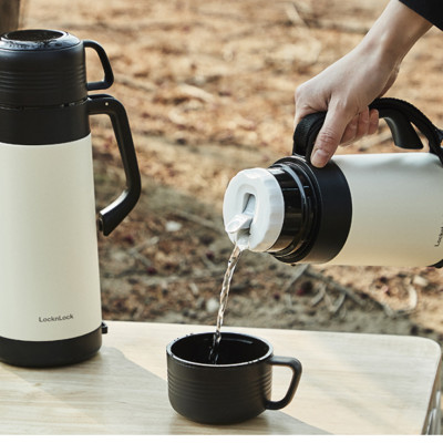 Bình giữ nhiệt Lock&Lock Easy Outdoor Vacuum Bottle màu trắng ngà LHC1485IVY 1,8L - Hàng chính hãng có quai xách, nắp dùng làm cốc nước - JoyMall