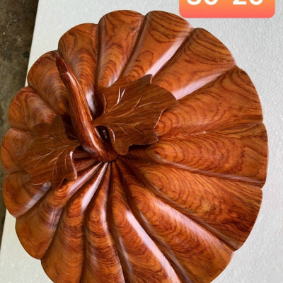 Quả bầu đựng mứt tết bánh kẹo bằng gỗ hương ta đẹp long lanh kt tròn 30 cao 20cm