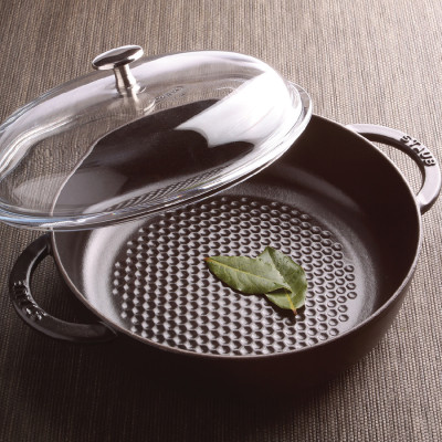 Nồi Tròn Staub Có Nắp Kính 24cm – Màu Đen