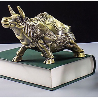 Gạt tàn hình trâu bằng hợp kim mới giao màu ngẫu nhiên