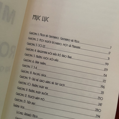 [Tặng kèm bookmark] MESSI VS RONALDO Đại chiến giữa những vị thần - Luca Caioli - THbooks